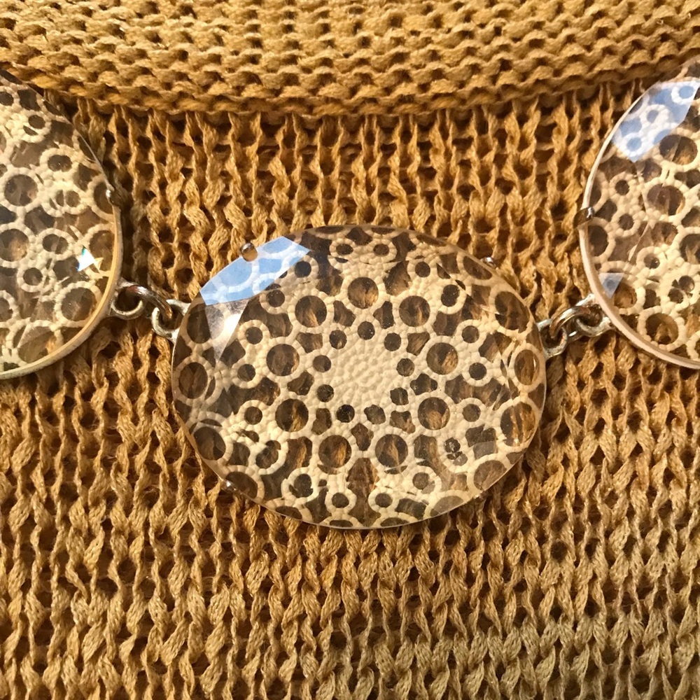 Gold filigree costume necklace - Picture 2 of 3